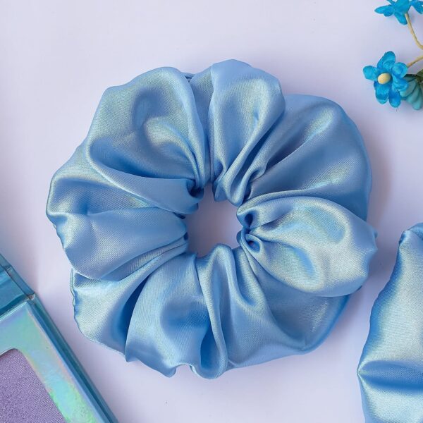 Scrunchie de cetim Azul Bebê